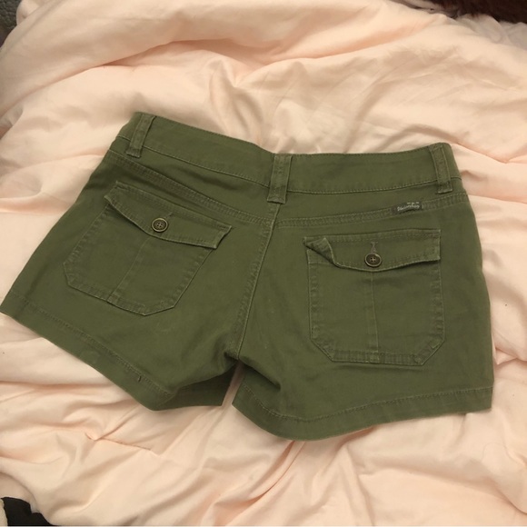 sold-depop : y2k olive green mid rise cargo shorts - Picture 3 of 4